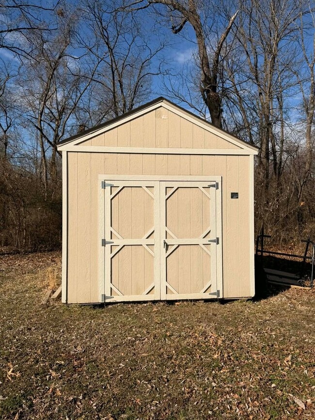 Building Photo - MOVE IN SPECIAL: HALF OFF FIRST MONTH RENT!! BEAUTIFUL 4 BEDROOMS/ 2.5 BATHROOMS ON 1 FULL ACRE I...