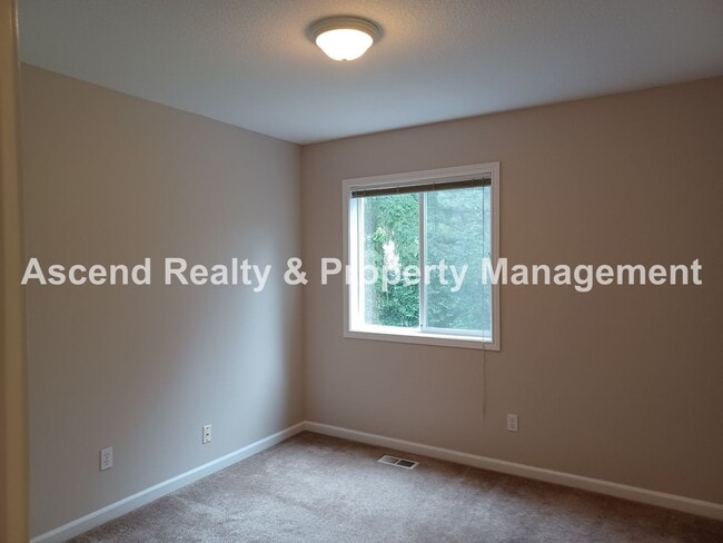 Building Photo - Gorgeous Updated Murrayhill Area 4 Bed on ...