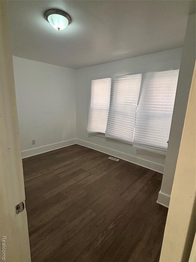 Building Photo - 3008 Cortland St