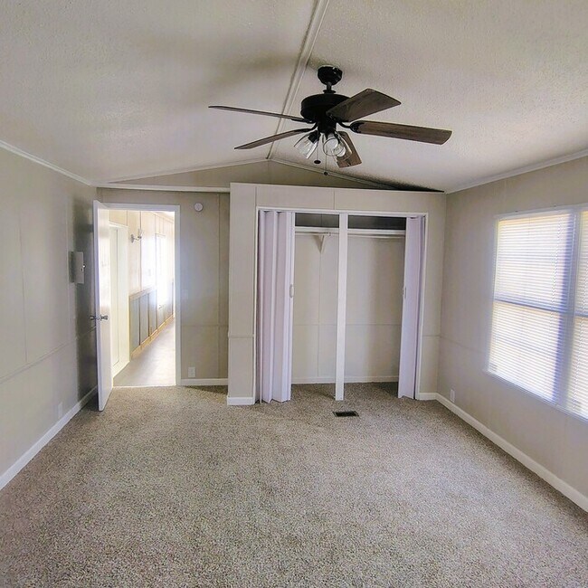 Building Photo - Home For Rent