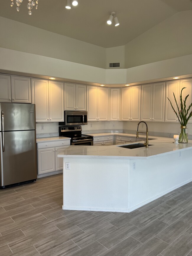 Building Photo - 814 W Beechnut Dr