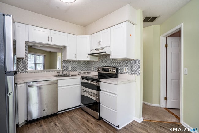 Building Photo - 302 Briarwood Ct