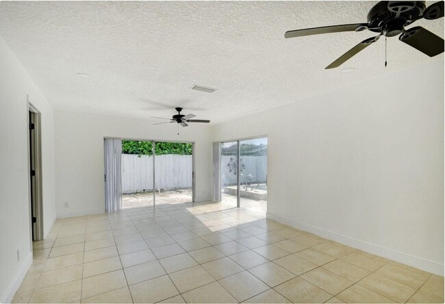 Building Photo - 965 Orchid Dr