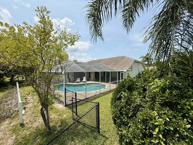 Building Photo - 8724 Ashbury Dr