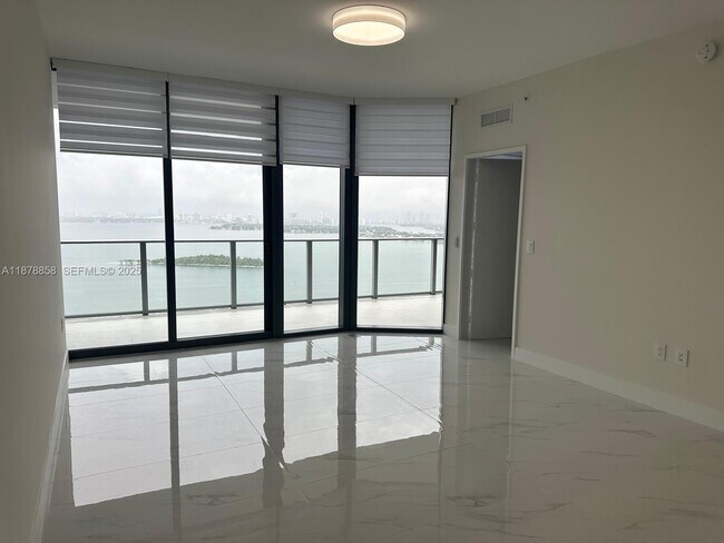 Building Photo - 700 NE 24th St