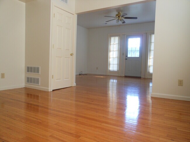 Building Photo - 6253 Cates Ave