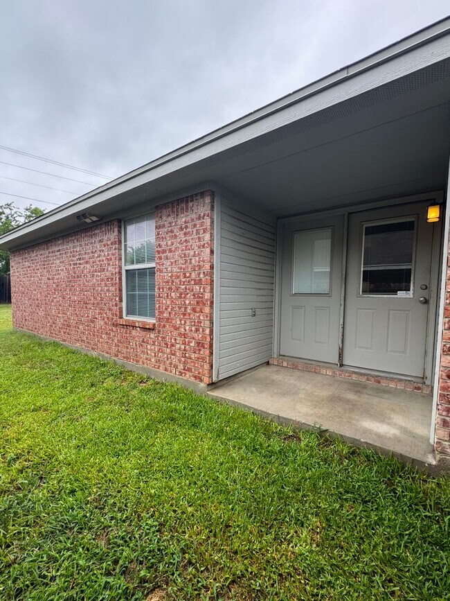 Building Photo - 6502 Temora Loop