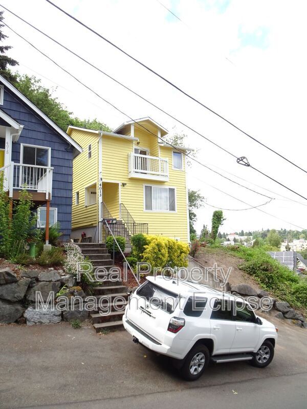 Building Photo - 4013 34th Ave S