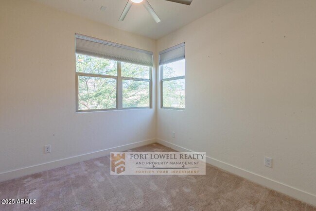 Building Photo - 8443 S 164th Dr