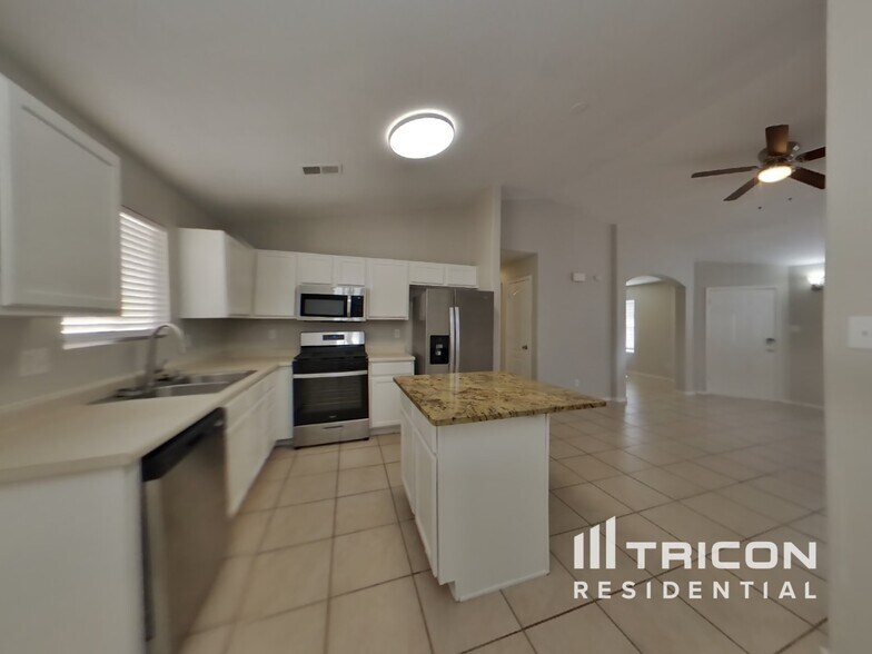 Building Photo - 9415 Cerro Largo Pl NW