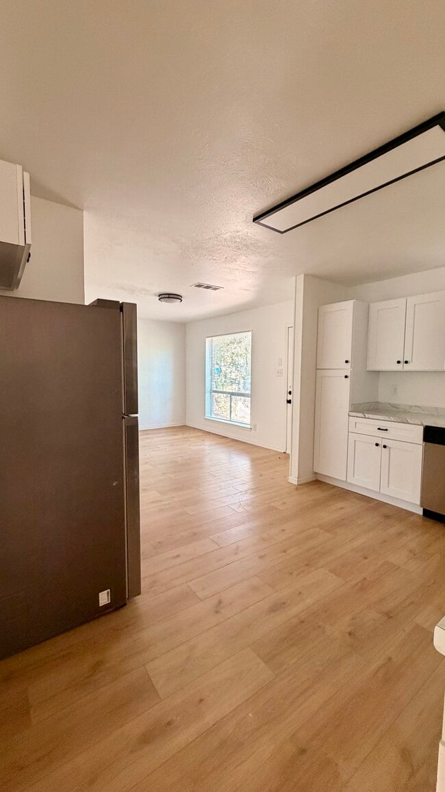 Building Photo - 3416 Sunnydale Ln