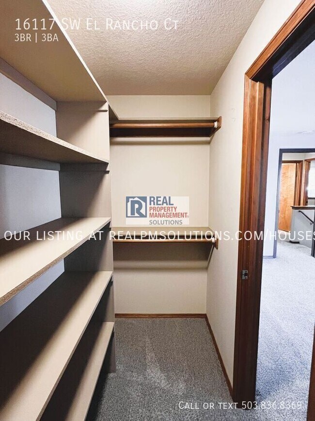 Building Photo - 16117 SW El Rancho Ct