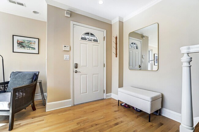 Building Photo - (Coming Soon) Fully Furnished Condo Uptown!!
