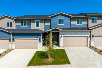 Building Photo - Luxury Newer Construction Townhome with At...