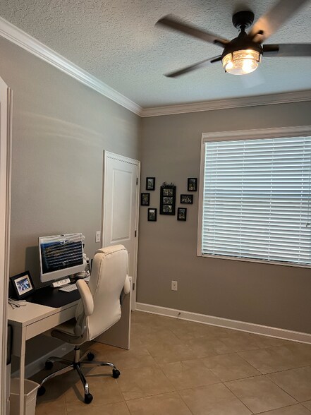 Building Photo - 1425 Clubman Dr