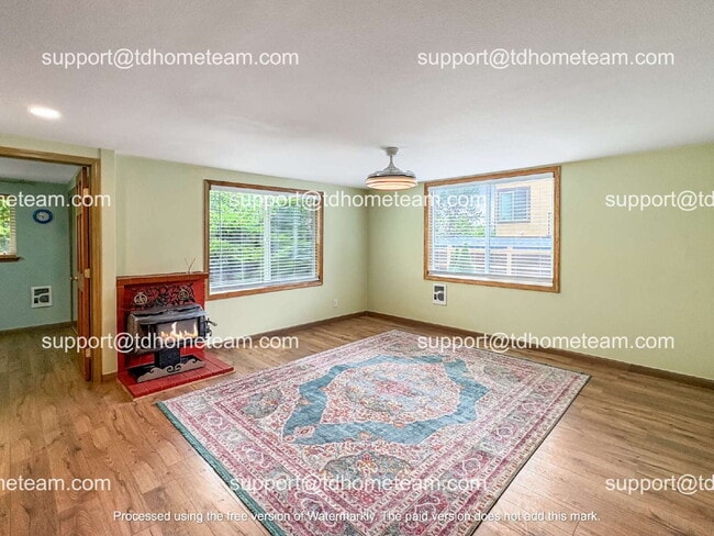 Building Photo - "Charming 2-Bed Gem in Renton with Granite Elegance – 620 sqft of Cozy Living!"