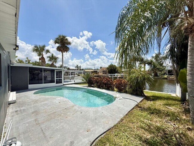 Building Photo - 8718 Thornwood Ln