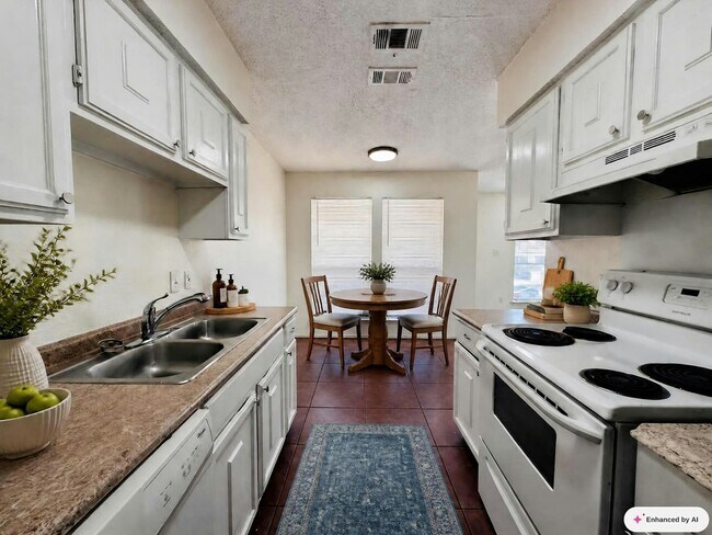 Building Photo - 8109 Foxfire Ln