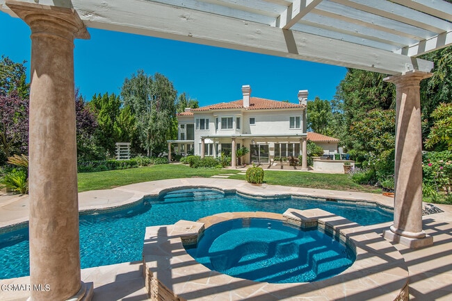 Building Photo - 31858 Saddletree Dr