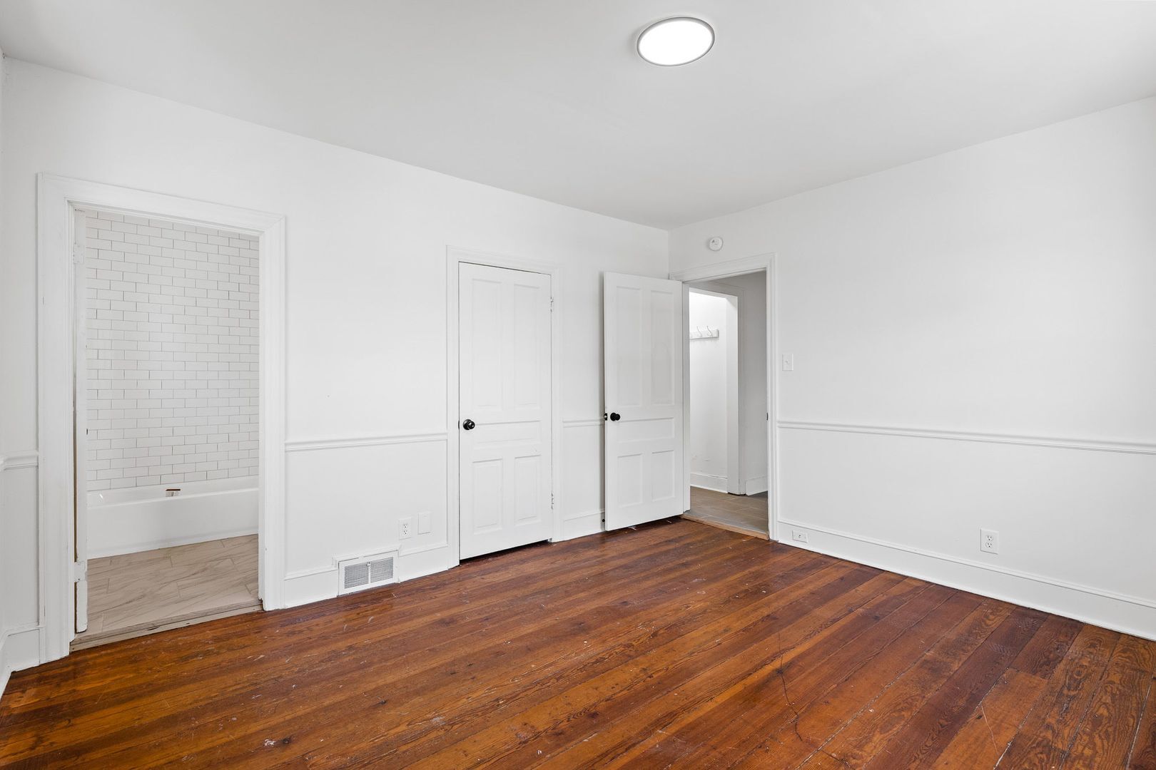 Building Photo - 209 N Spring St