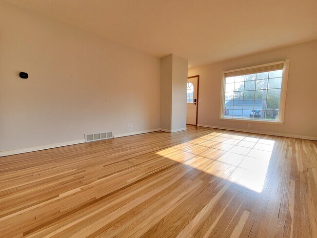 Building Photo - 1111 1st Ave SE