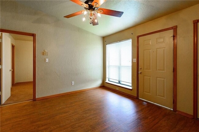 Building Photo - 1000 Rambling Oaks Dr