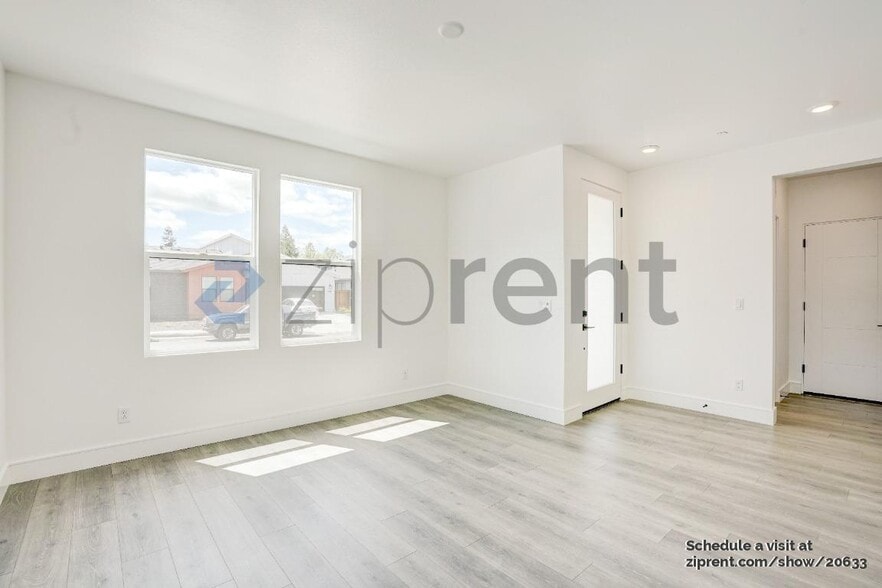 Building Photo - 2203 Versaro Dr