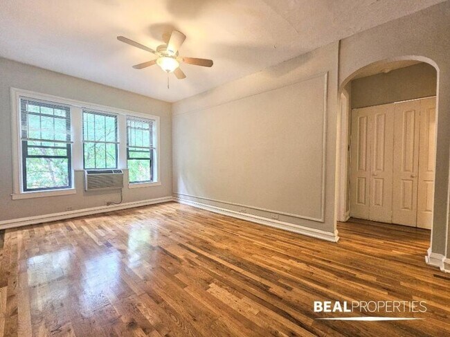 Building Photo - 1 bedroom in CHICAGO IL 60657