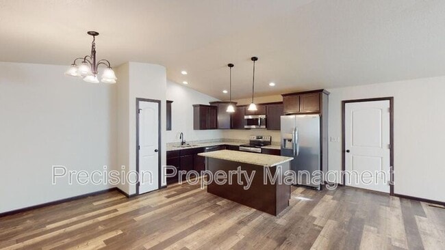 Building Photo - 559 Westwind Rd