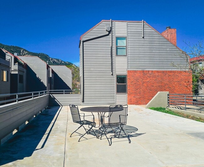 Building Photo - Bright 1-bedroom loft in the heart of Boulder- Available Now