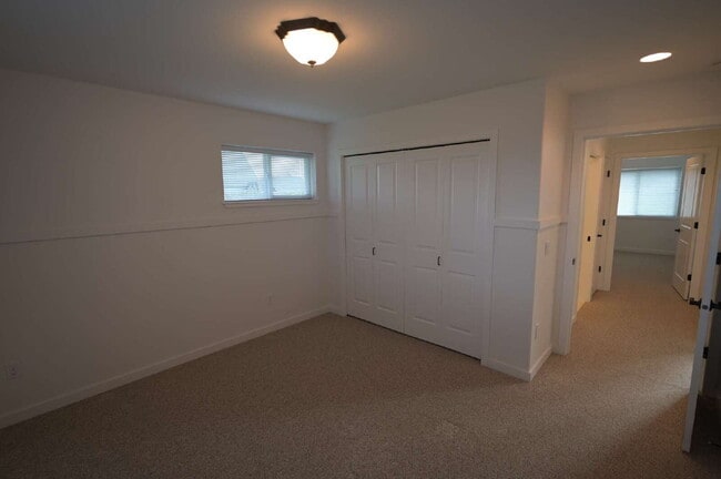 Building Photo - Modern & comfortable home in a country setting on 1 acre in Sequim