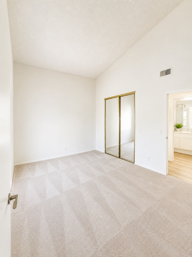 Building Photo - 751 Birchpark Cir