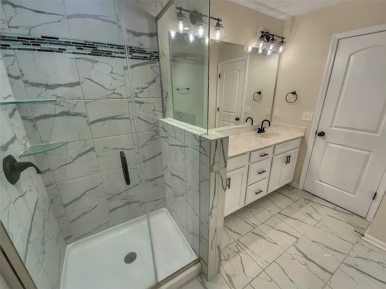 Building Photo - 11052 Chalkbark Ln