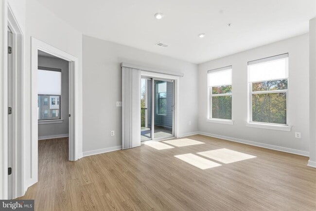 Building Photo - 2490 Connector Aly