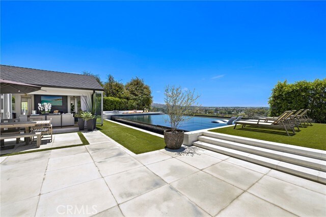 Building Photo - 6041 Saddletree Ln