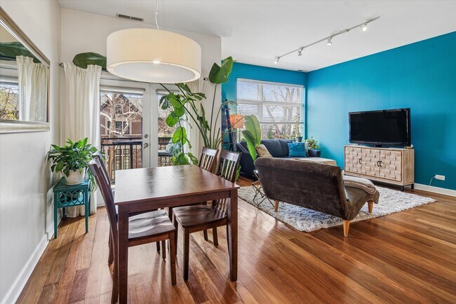 Building Photo - 3741 N Wolcott Ave