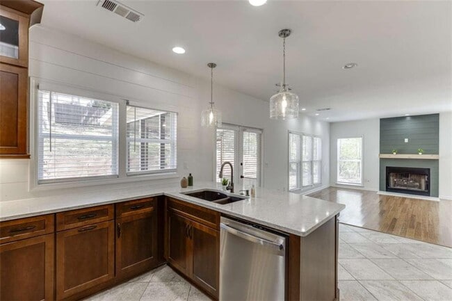 Building Photo - 1840 Oak Tree Hollow