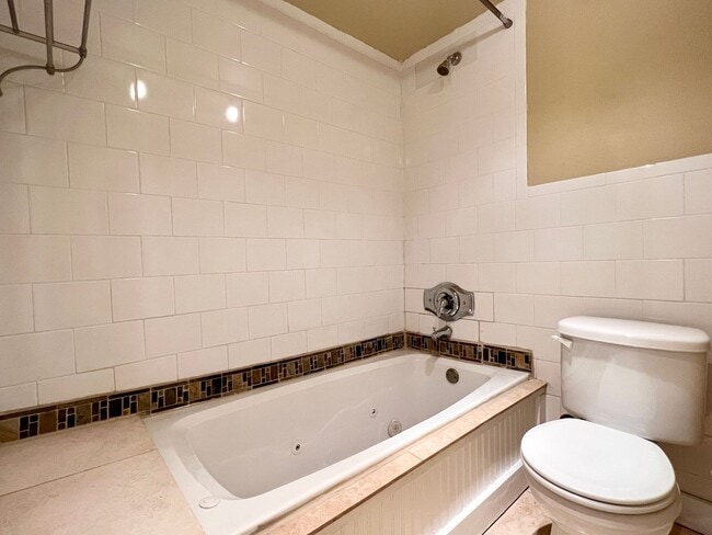 Building Photo - 10340 Fischer Pl NE