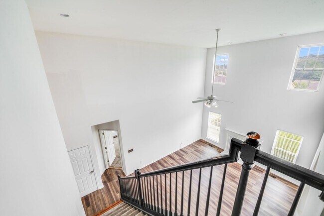 Building Photo - Enjoy Riverfront Living! Spacious 4-Bedroo...