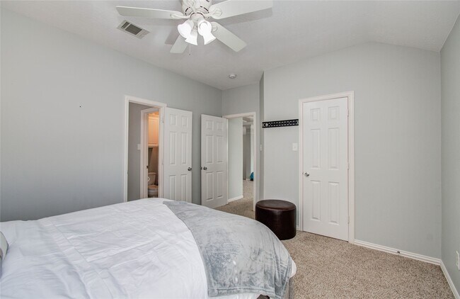 Building Photo - 4907 Mountain Fork