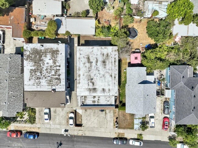 Building Photo - 2901 Octavia St