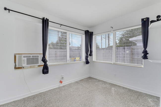 Building Photo - 117 E 25th St