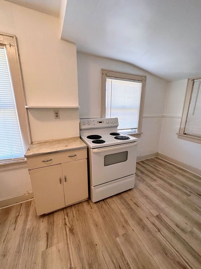 Building Photo - 114 N Plum St