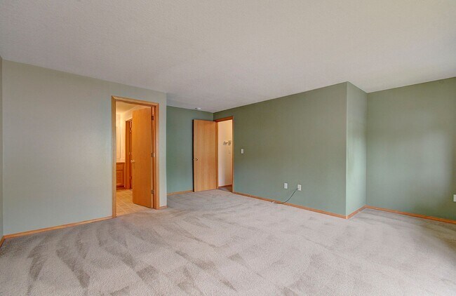 Building Photo - Salmon Creek 3 Bedroom with Yard!
