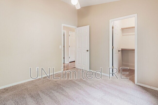 Building Photo - 4154 E Broken Rock Loop