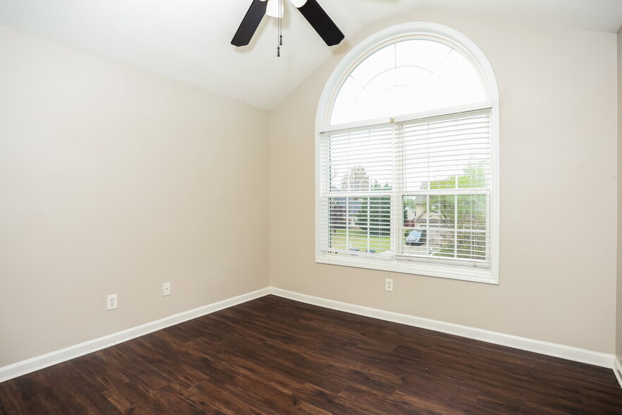 Building Photo - 5102 Redcoat Ln