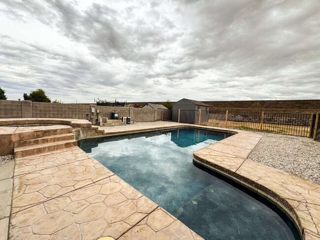 Building Photo - "Charming 3-Bedroom, 2 Bathroom Pool Home in Ocotillo!"