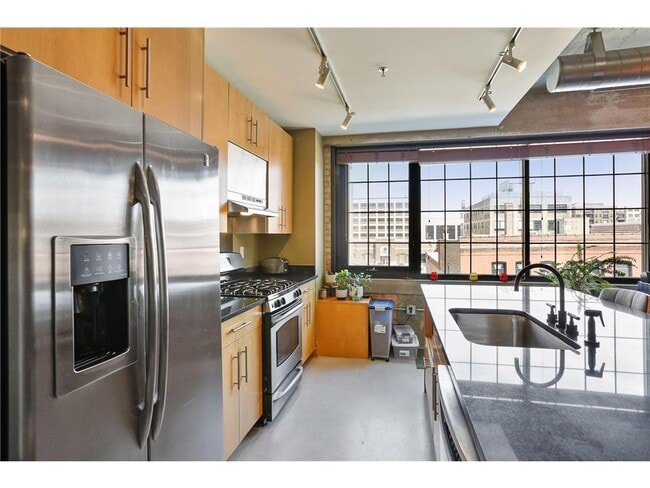 Building Photo - 525 N 3rd St