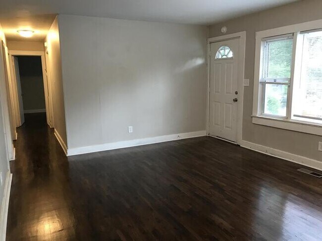 Building Photo - Huntersville: 3 bedroom 1 bath home