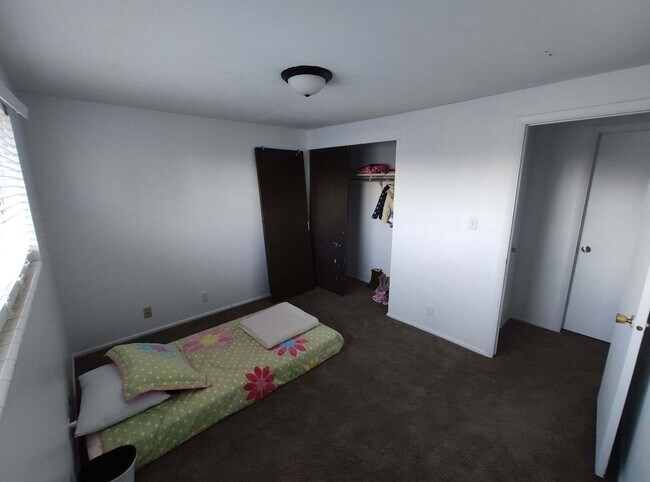Building Photo - 2 Bedroom Orem Apartment with NEW Washer a...